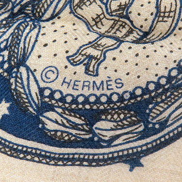 エルメス HERMES カレ140 カレジェアン H244394S ブルーペトロール×ナチュラル×ブラック カシミヤ シルク ストール 新品 未使用 【グランアパラ バンダナ】
