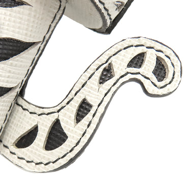 プラダ PRADA ホワイトタイガー キーホルダー 1TL004 ホワイト×ブラック レザー キーホルダー シルバー金具 白 黒 トラ アニマル チャーム