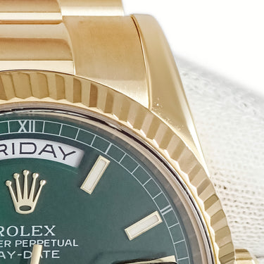 腕時計 ロレックス ROLEX デイデイト 36 118238 D番 自動巻き メンズ D番 K18YG無垢 グリーン サンレイ プレジデントブレス