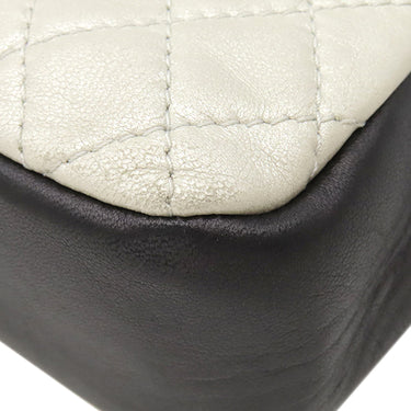 シャネル CHANEL マトラッセ チェーンショルダー ホワイト×ブラック レザー ショルダーバッグ ガンメタル金具 メタリック ダブルフラップ