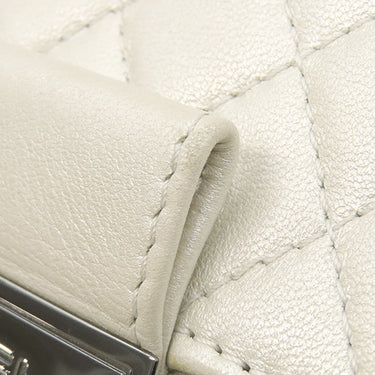 シャネル CHANEL マトラッセ チェーンショルダー ホワイト×ブラック レザー ショルダーバッグ ガンメタル金具 メタリック ダブルフラップ