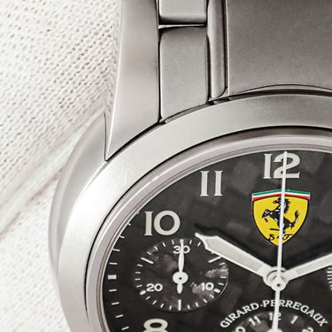 腕時計 ジラールペルゴ GIRARD PERREGAUX フェラーリ クロノグラフ 8020 自動巻き メンズ ブラック カーボン デイト アラビア コラボ