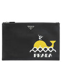 プラダ PRADA クジラプリント サフィアーノ ブラック レザー 2WAYバッグ シルバー金具 クラッチ ショルダー 黒 トライアングルロゴ ホエール