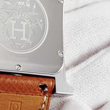 腕時計 エルメス HERMES Hウォッチ TGM HH1.810 036831WW00 クオーツ メンズ ホワイト スクエア H型 アラビア