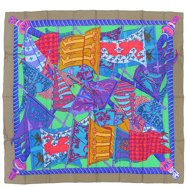 エルメス HERMES カレ90 CARRE パープル×グリーン×レッド シルク スカーフ 【Etendards et Bonnieres/旗】