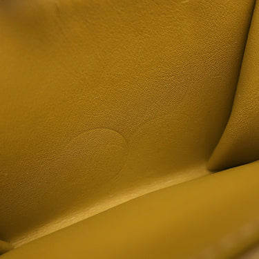 ロエベ LOEWE アナグラム トライフォールド ウォレット マスタード グレインカーフレザー ペブルグレインカーフ 二つ折り財布 シルバー金具 コンパクトウォレット 黄色