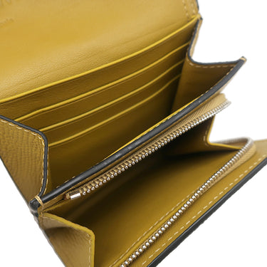 ロエベ LOEWE アナグラム トライフォールド ウォレット マスタード グレインカーフレザー ペブルグレインカーフ 二つ折り財布 シルバー金具 コンパクトウォレット 黄色