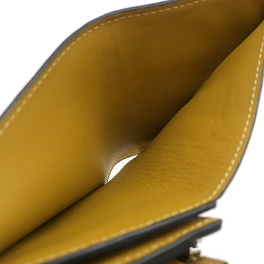 ロエベ LOEWE アナグラム トライフォールド ウォレット マスタード グレインカーフレザー ペブルグレインカーフ 二つ折り財布 シルバー金具 コンパクトウォレット 黄色