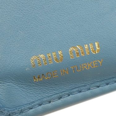 ミュウミュウ MIU MIU ソフティ パデッド マテラッセ ブルー レザー 二つ折り財布 ゴールド金具 水色 ロゴ コンパクト