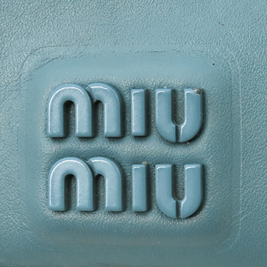 ミュウミュウ MIU MIU ソフティ パデッド マテラッセ ブルー レザー 二つ折り財布 ゴールド金具 水色 ロゴ コンパクト