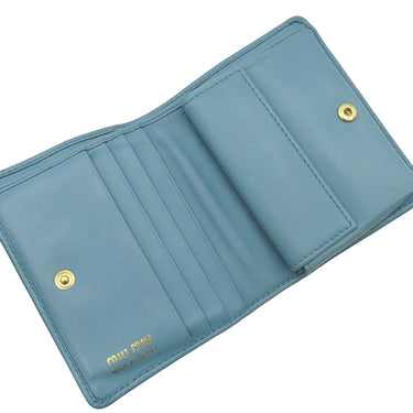 ミュウミュウ MIU MIU ソフティ パデッド マテラッセ ブルー レザー 二つ折り財布 ゴールド金具 水色 ロゴ コンパクト
