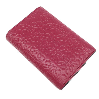 ロエベ LOEWE リピート スモール バーティカル ウォレット C499S97X04 ラズベリー カーフ エンボスシルクカーフ 三つ折り財布 シルバー金具 アナグラム エンボス加工