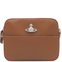 ヴィヴィアンウエストウッド Vivienne Westwood サフィアーノカメラバッグ 4303006441214D401 ブラウン レザー ショルダーバッグ シルバー金具 茶 新品 未使用