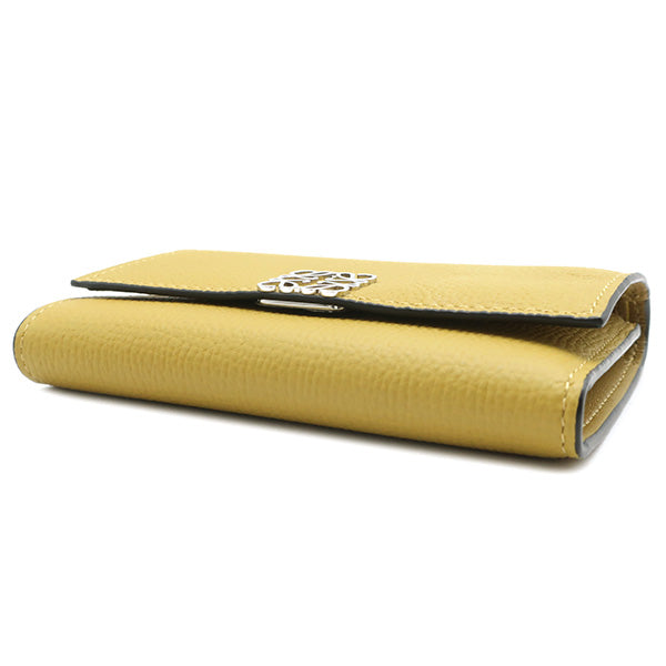 アナグラム スモール バーティカル ウォレット C821S33X01 オーカー グレインカーフレザー 三つ折り財布 シルバー金具 黄土色 コンパクトウォレット